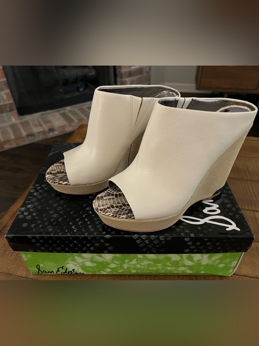 New in Box Sam Edelman Ivory Leather Kylie wedge size 6.5